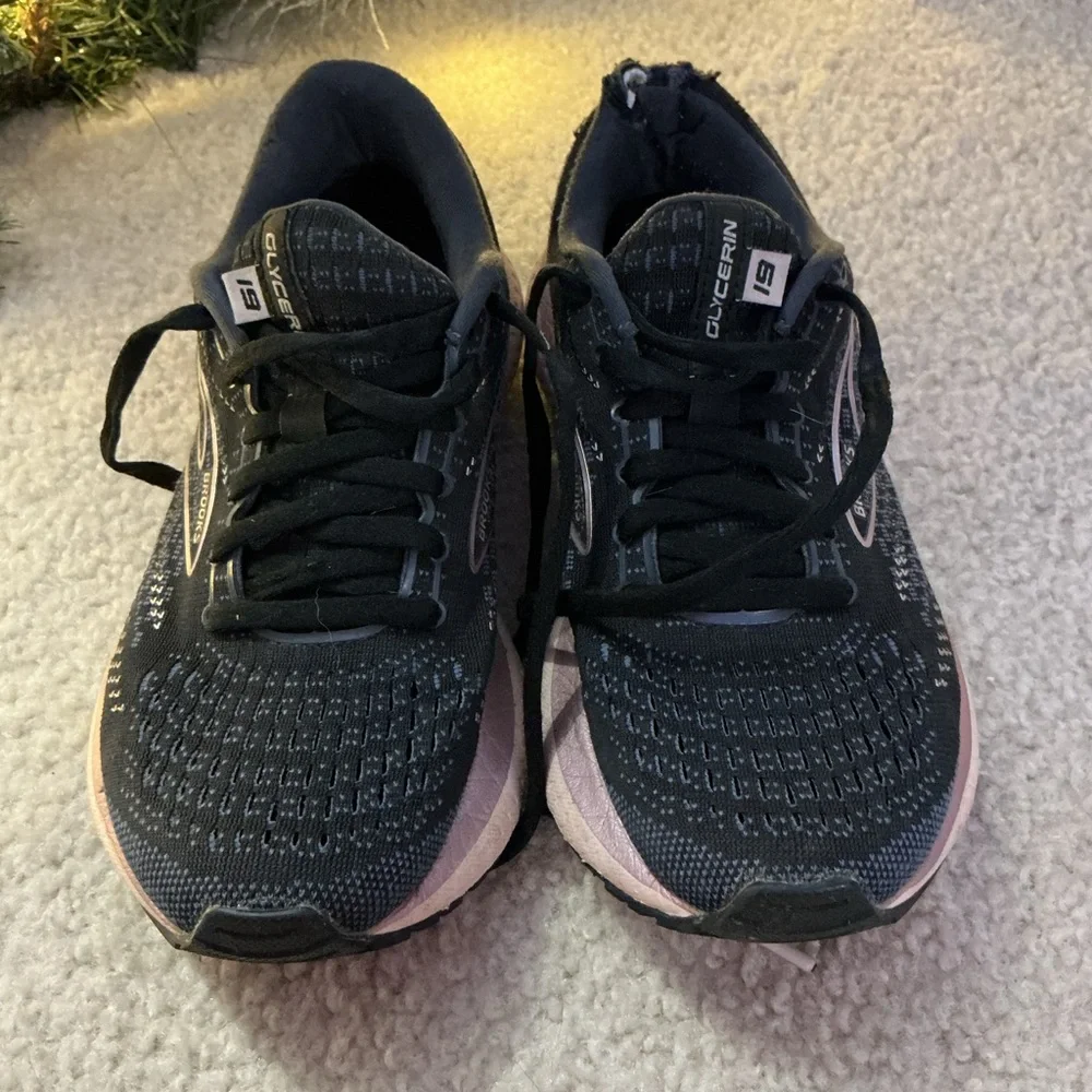 Brooks Women's Black and Light Pink Running Shoes - Picture 4 of 8